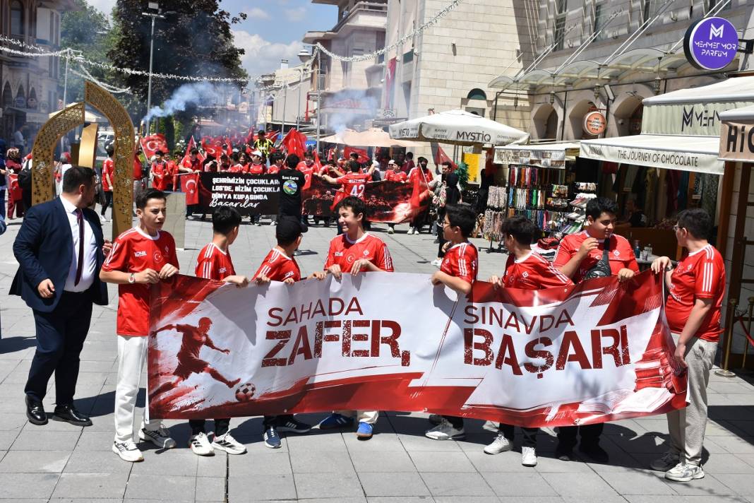 Konya'da LGS öğrencilerinden A Milli Futbol Takımı'na coşkulu destek 2